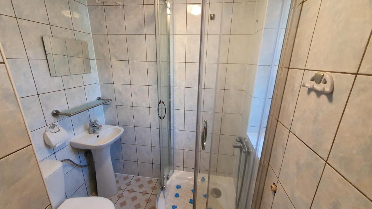 "U Izy" Pokoje Goscinne I Przyczepy Campingowe Mielno  Kültér fotó