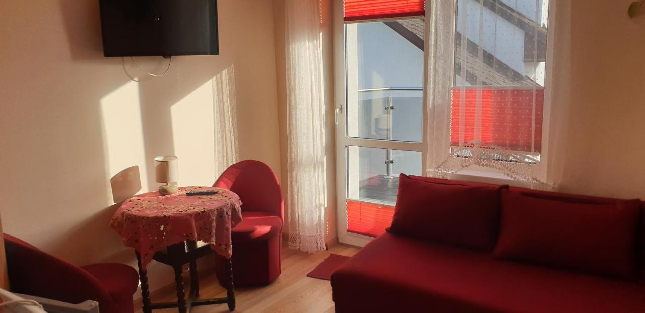 "U Izy" Pokoje Goscinne I Przyczepy Campingowe Mielno  Kültér fotó