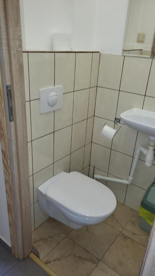 "U Izy" Pokoje Goscinne I Przyczepy Campingowe Mielno  Kültér fotó