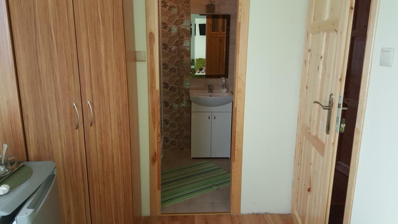 "U Izy" Pokoje Goscinne I Przyczepy Campingowe Mielno  Kültér fotó