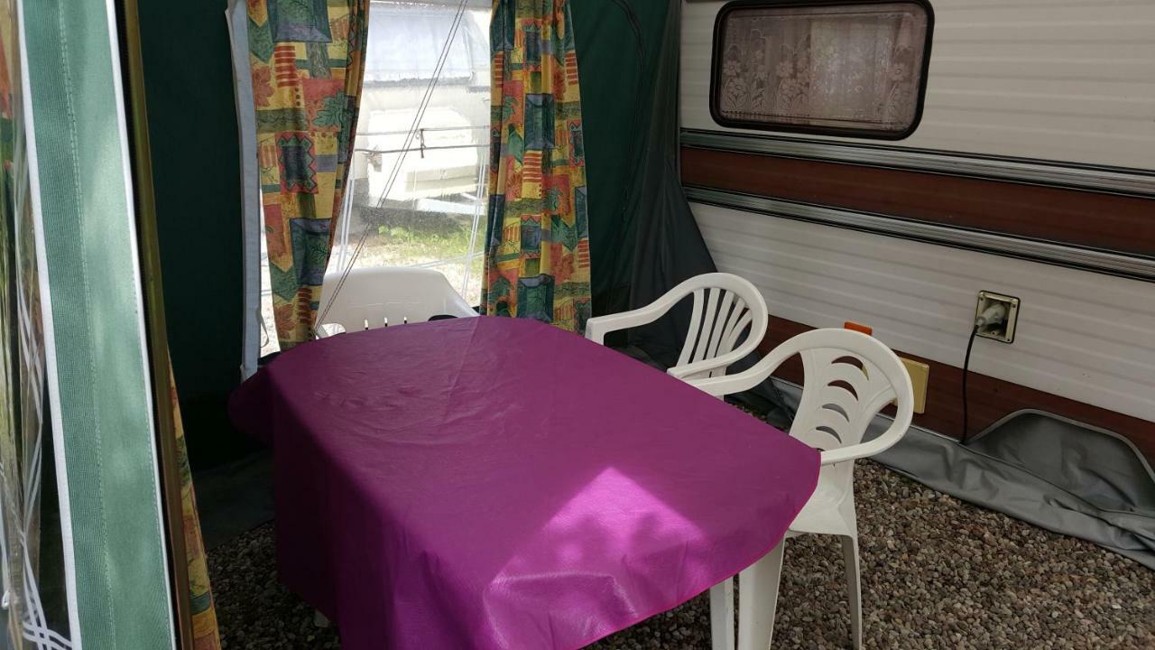 "U Izy" Pokoje Goscinne I Przyczepy Campingowe Mielno  Kültér fotó